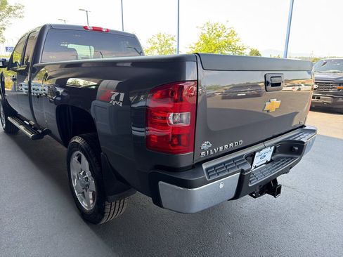 Used 2011 Chevrolet Silverado 2500 LT w/ Interior Plus Package AWD/4WD image 15