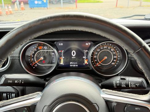 Used 2019 Jeep Wrangler Unlimited Sahara w/ Dual Top Group AWD/4WD image 20