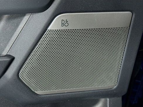 Used 2022 Ford F150 Lightning Lariat image 11