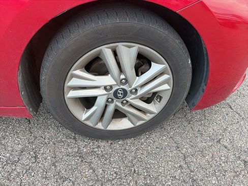 Used 2020 Hyundai Elantra SEL FWD image 11