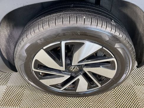 Used 2025 Volkswagen Atlas SE AWD/4WD image 6