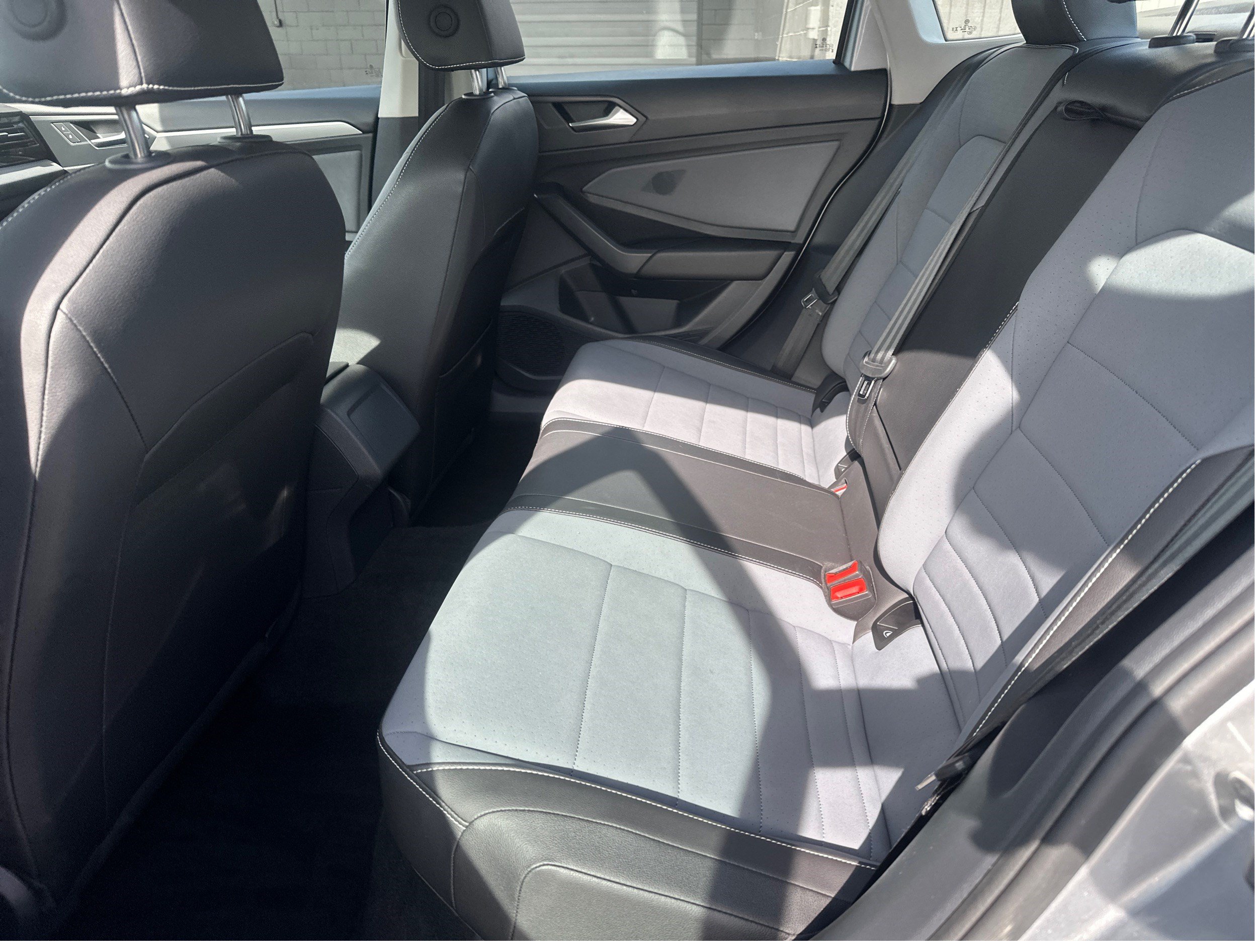 Used 2025 Volkswagen Jetta SE FWD image 10