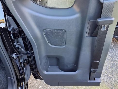 Certified 2025 Nissan Frontier SV image 18