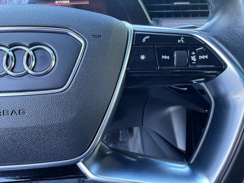 Used 2022 Audi e-tron Premium AWD/4WD image 32