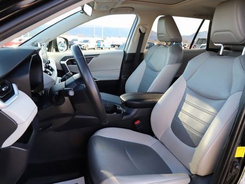 Used 2019 Toyota RAV4 XLE Premium image 15