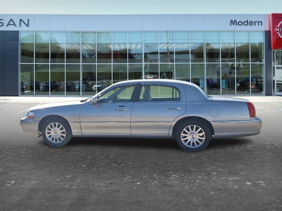 Used 2007 Lincoln Town Car Signature RWD image 7