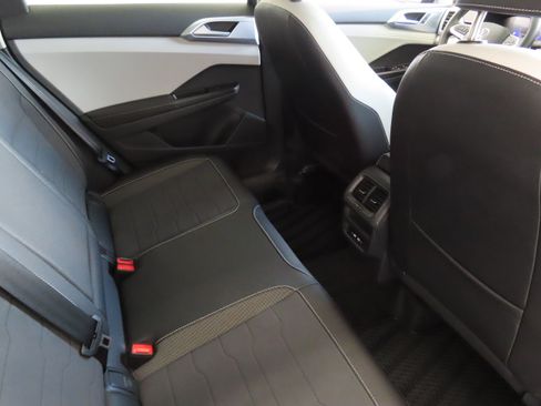 New 2026 Volkswagen Taos SE FWD image 24