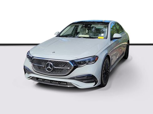 Used 2025 Mercedes-Benz E 450 4MATIC Sedan image 3