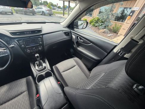 Used 2018 Nissan Rogue SV FWD image 32