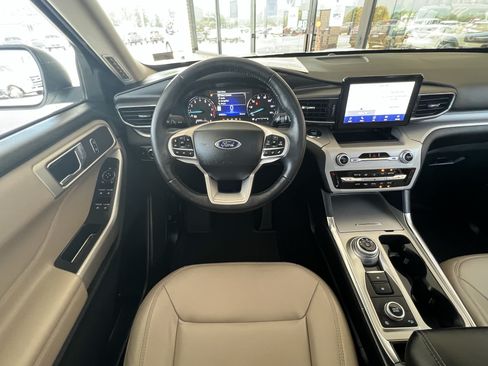 Used 2022 Ford Explorer XLT w/ Equipment Group 202A AWD/4WD image 22
