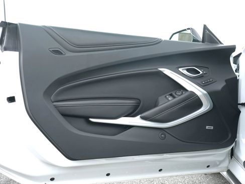 Used 2018 Chevrolet Camaro SS image 12