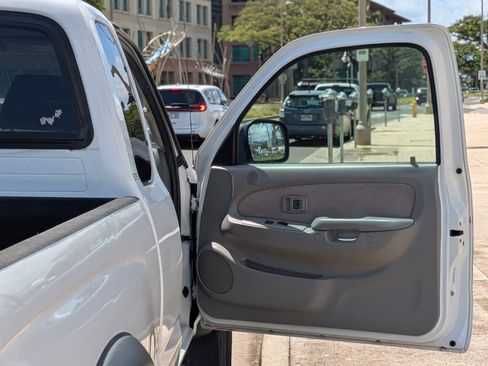 Used 2004 Toyota Tacoma PreRunner RWD image 9