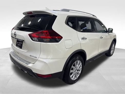 Used 2018 Nissan Rogue SV w/ Sun & Sound Touring Package image 5