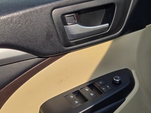 Used 2015 Toyota Highlander XLE FWD image 22