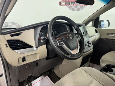 Used 2015 Toyota Sienna LE image 10