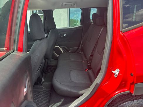 Used 2015 Jeep Renegade Latitude FWD image 34