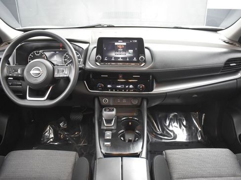 Used 2022 Nissan Rogue SV image 9