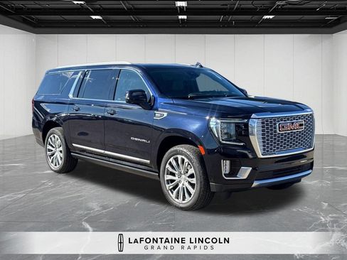 Used 2023 GMC Yukon XL Denali w/ Denali Reserve Package AWD/4WD image 7