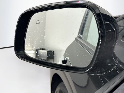 Used 2026 Kia Carnival FWD image 16