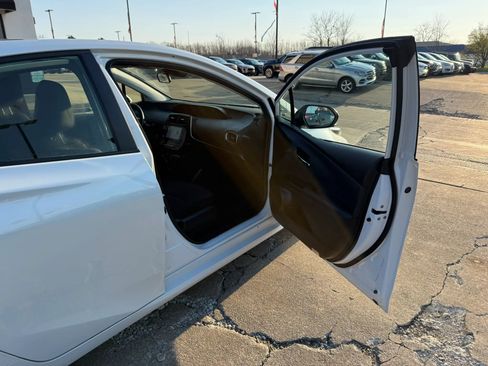 Used 2022 Toyota Prius Prime LE image 23
