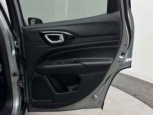 Used 2022 Jeep Compass Latitude FWD image 29