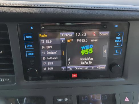 Used 2017 Toyota Sienna L image 22