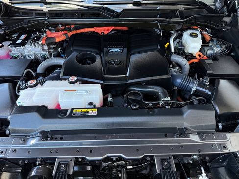 Used 2023 Toyota Tundra Limited AWD/4WD image 9