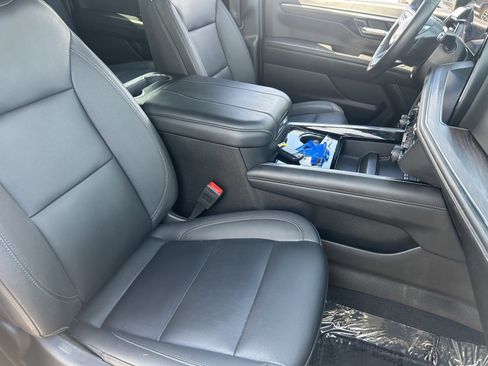 Certified 2025 Chevrolet Suburban Z71 AWD/4WD image 11