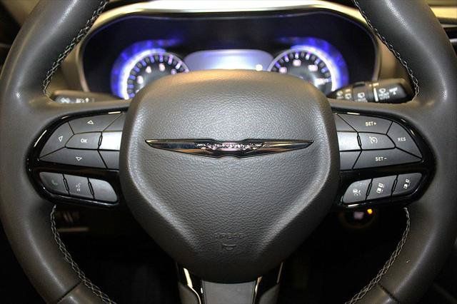 Certified 2025 Chrysler Pacifica Limited FWD image 13