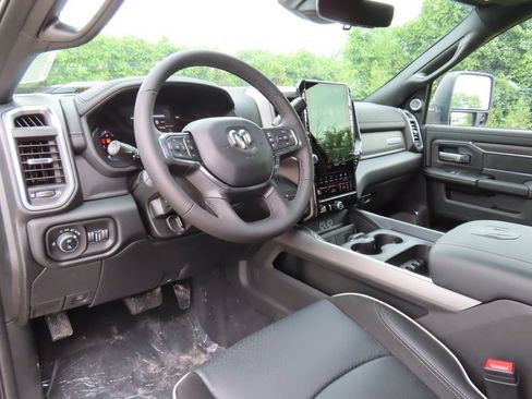 New 2026 RAM 3500 Laramie AWD/4WD image 23