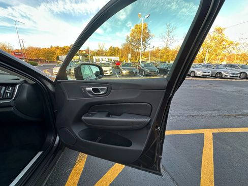 Used 2024 Volvo XC60 B5 Core image 39