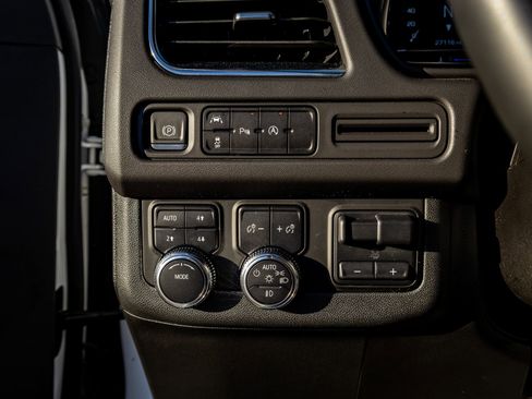 Used 2023 GMC Yukon SLE w/ Max Trailering Package image 21