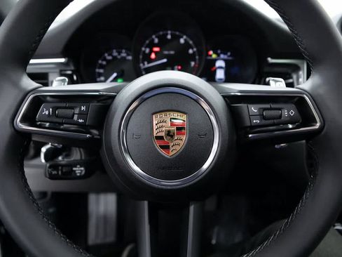 Certified 2025 Porsche Macan image 14