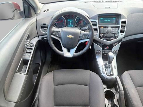 Used 2014 Chevrolet Cruze LT image 12