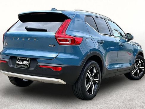 Certified 2024 Volvo XC40 B5 Core AWD/4WD image 2