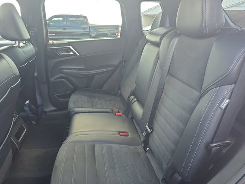 Used 2024 Mitsubishi Outlander SE FWD image 11