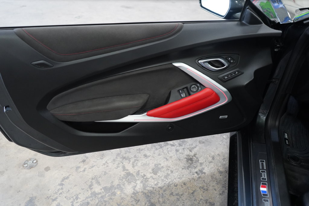 Used 2018 Chevrolet Camaro ZL1 RWD image 16
