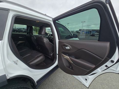 Used 2017 Jeep Cherokee Trailhawk image 13