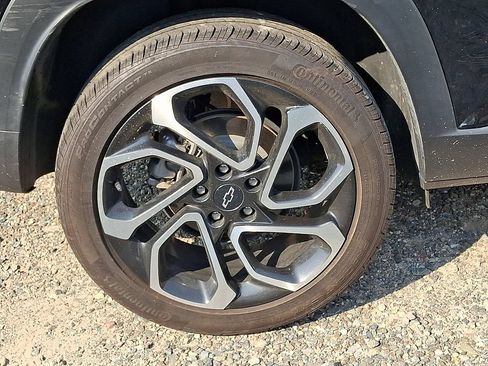 Used 2024 Chevrolet Trax RS w/ Sunroof Package FWD image 34