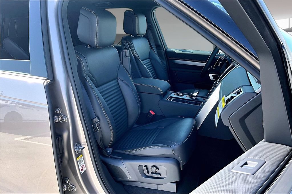 New 2026 Land Rover Discovery Dynamic SE AWD/4WD image 12