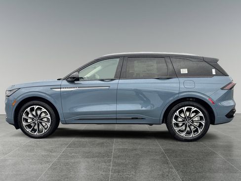 New 2026 Lincoln Nautilus Reserve image 2