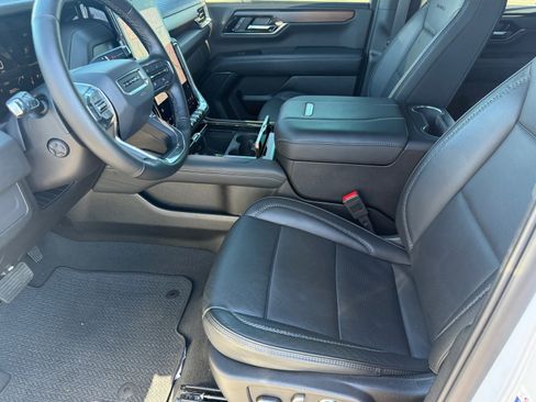Used 2025 GMC Yukon Denali image 11