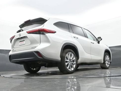 Used 2023 Toyota Highlander Limited FWD image 33
