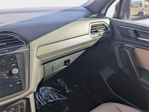 Used 2024 Volkswagen Tiguan SE R-Line image 17