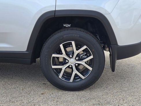 New 2025 Jeep Grand Cherokee Limited w/ Luxury Tech Group II image 16