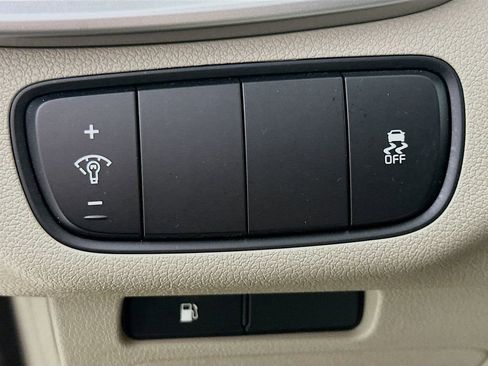 Used 2018 Kia Sorento FWD image 12