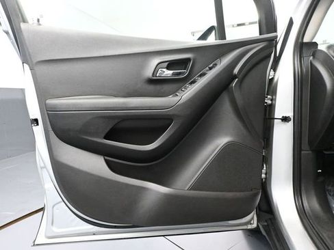 Used 2016 Chevrolet Trax LS image 16