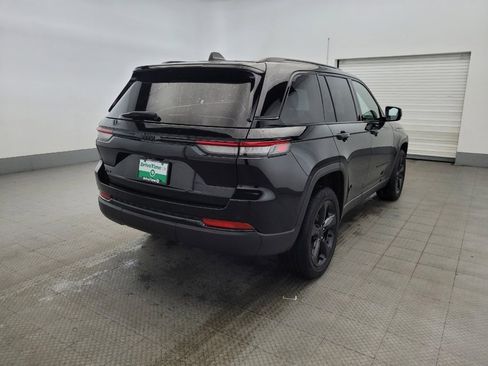 Used 2023 Jeep Grand Cherokee Altitude AWD/4WD image 9