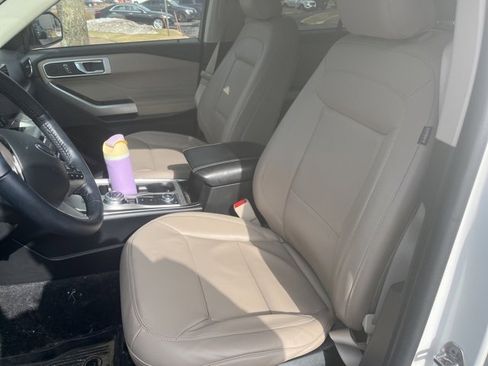 Used 2023 Ford Explorer XLT w/ Equipment Group 202A image 8