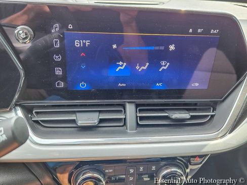 Used 2025 Chevrolet Trax LT FWD image 15